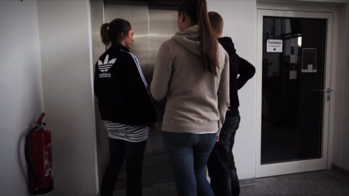 Werbeclip-nihilists-Looking